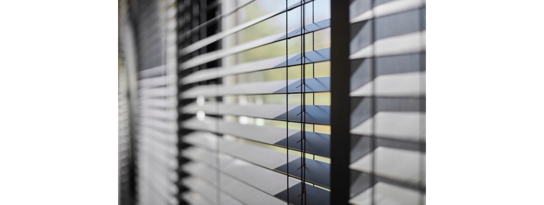 Style & Function: A Guide to Roman vs. Venetian Blinds