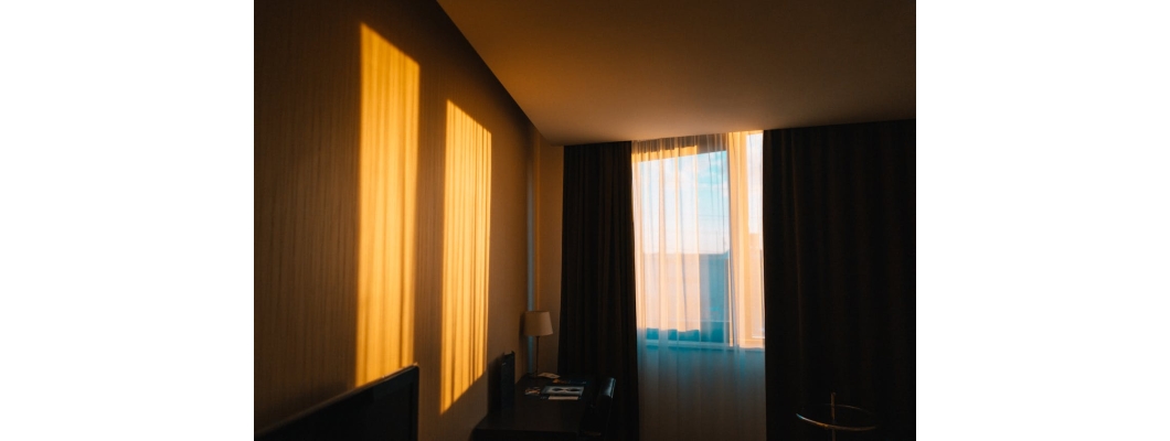 Grand Interiors: How Silent Gliss Curtains and Blinds Can Improve Your Hotel or Restaurant